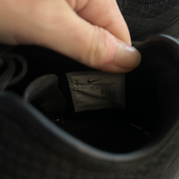 Women’s Nike Air Motion 2/ slightly worn - Picture 2 of 4